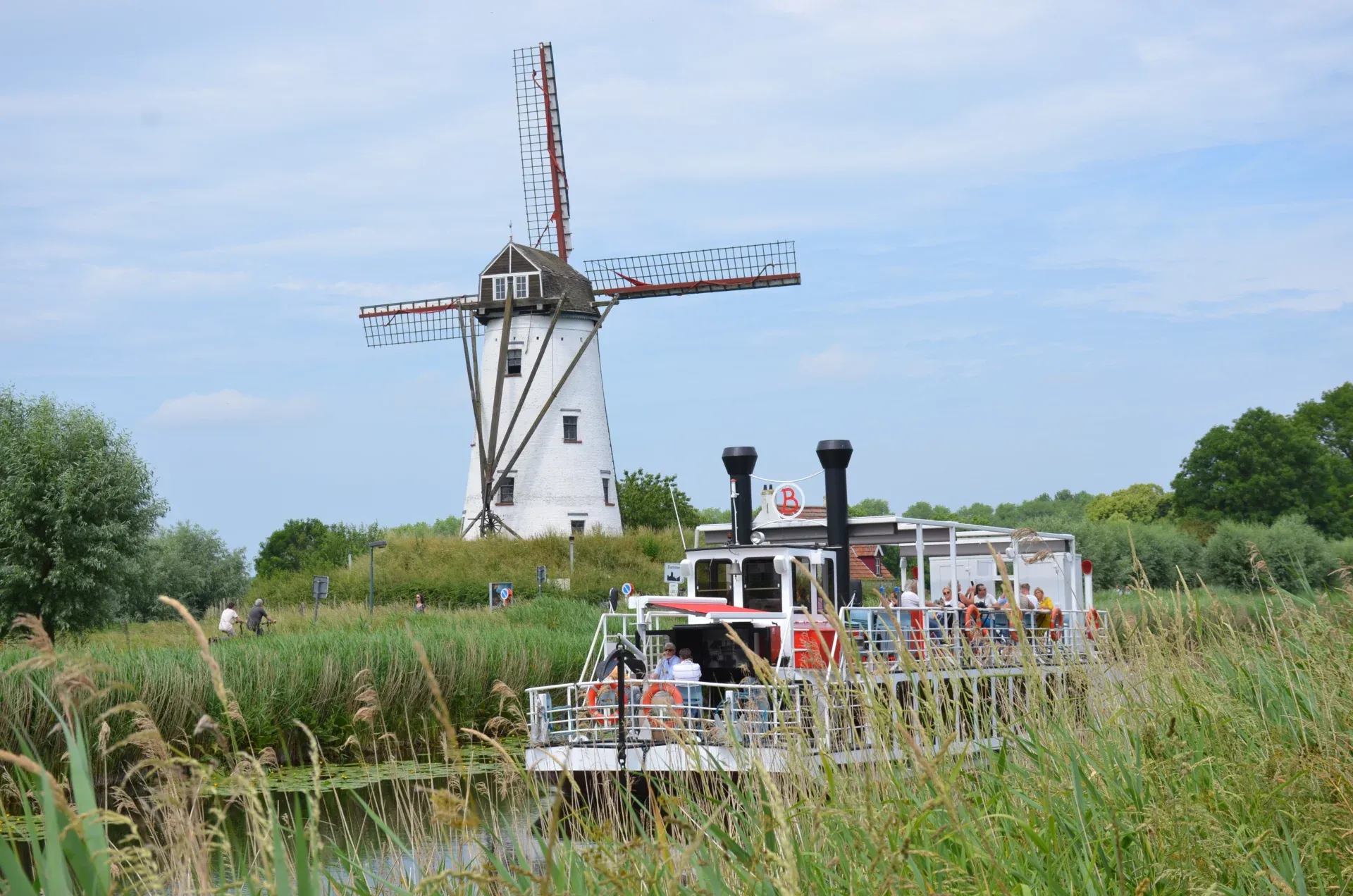 The Lamme Goedzak paddle steamer on the canal between Bruges and Damme.