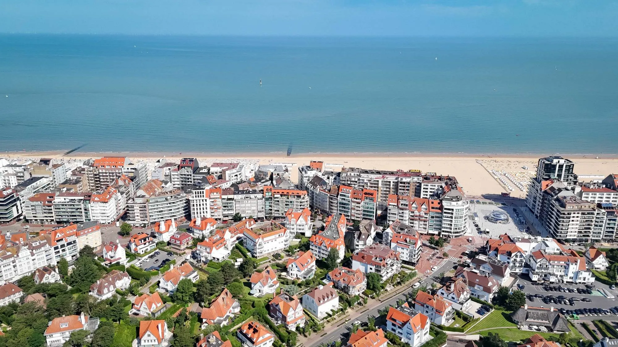 The wide North Sea beach at Knokke under an open sky.
